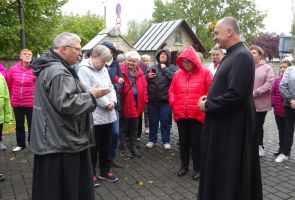 Przywitanie grupy pielgrzymów w Hałcnowie.