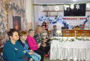 mieszkanki czekające na kolędę