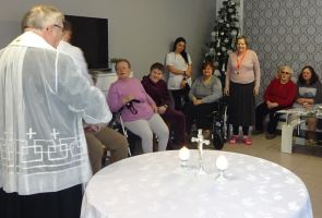 przywitanie księdza podczas kolędy