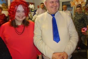 zabawa z rekwizytami karnawałowymi