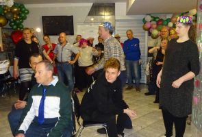 zabawa integracyjna - krzesełka