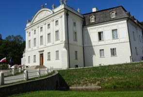 Pałac w Kurozwękach