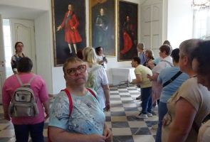 mieszkanki zwiedzające salony Pałacu