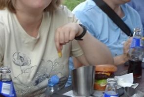 mieszkanki podczas kolacji - Bizon Burger
