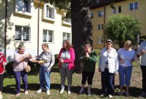 wspólna zabawa w kole