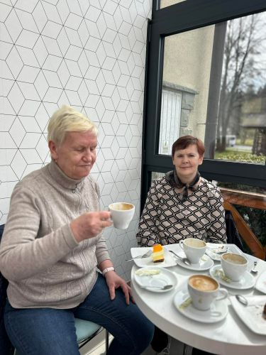 Obowiązkowa kawa i ciasto w Bajce